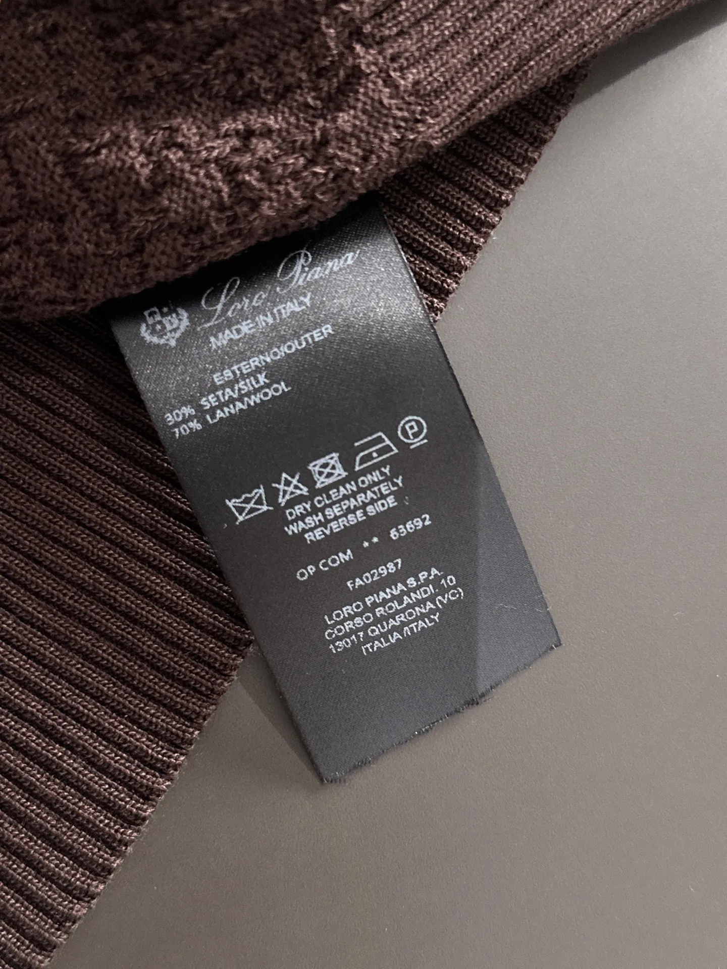 Next day shipment LP high quality Loro Piana 26ss New Arrival men's short-sleeved T-shirt Made of combed cotton yarn knitted cotton fabric, no pressure when entering and exiting the counter Exclusive control of raw materials It feels substantial when weighed, and the upper body is more textured than ordinary T-shirts. This texture can cope with the weather easily and is suitable for both hot and cold! Loose fit design, looks noble. The only correct version is available Size: M to XXXL